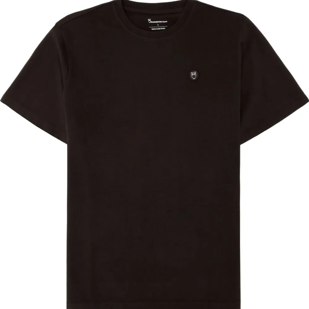 - Badge T-Shirt - T-Shirt>KnowledgeCotton Apparel Outlet