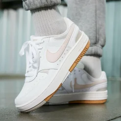 Nike - Women's Gamma Force Shoes - Sneaker